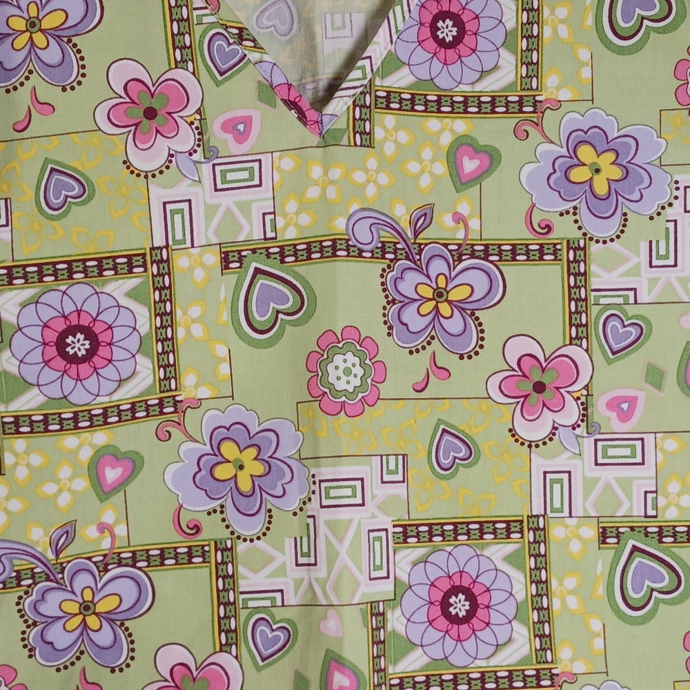 Denice Women's Medium White Short Sleeve Mock Wrap Scrub Top Flowers Medical Vet